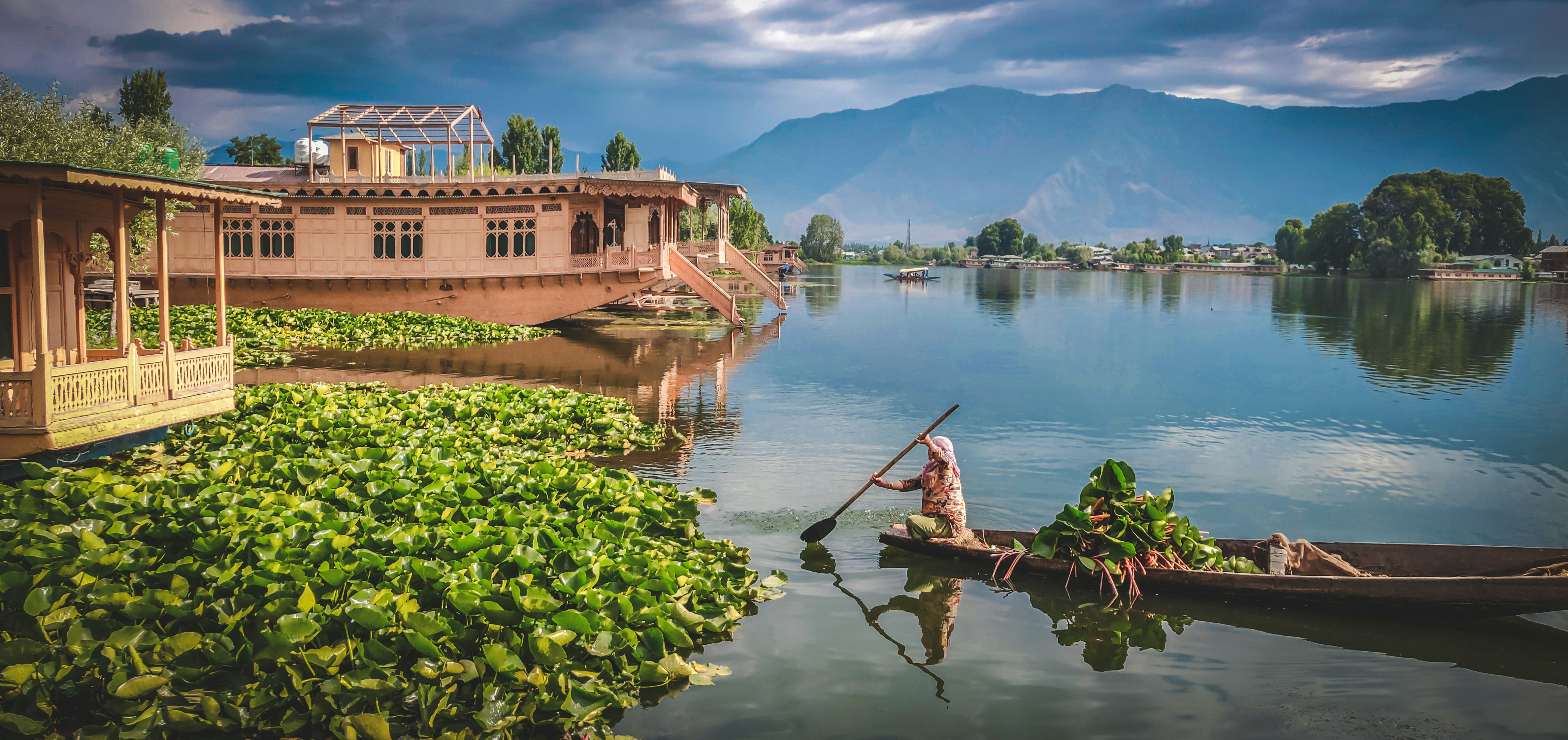 Srinagar houseboat in winter